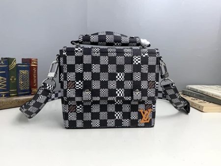 Louis Vuitton-Messenger on Sale